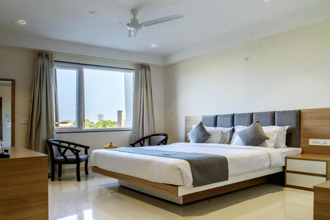 The Mangal View Residency - A Luxury Boutique Business Hotel Udaipur Bagian luar foto