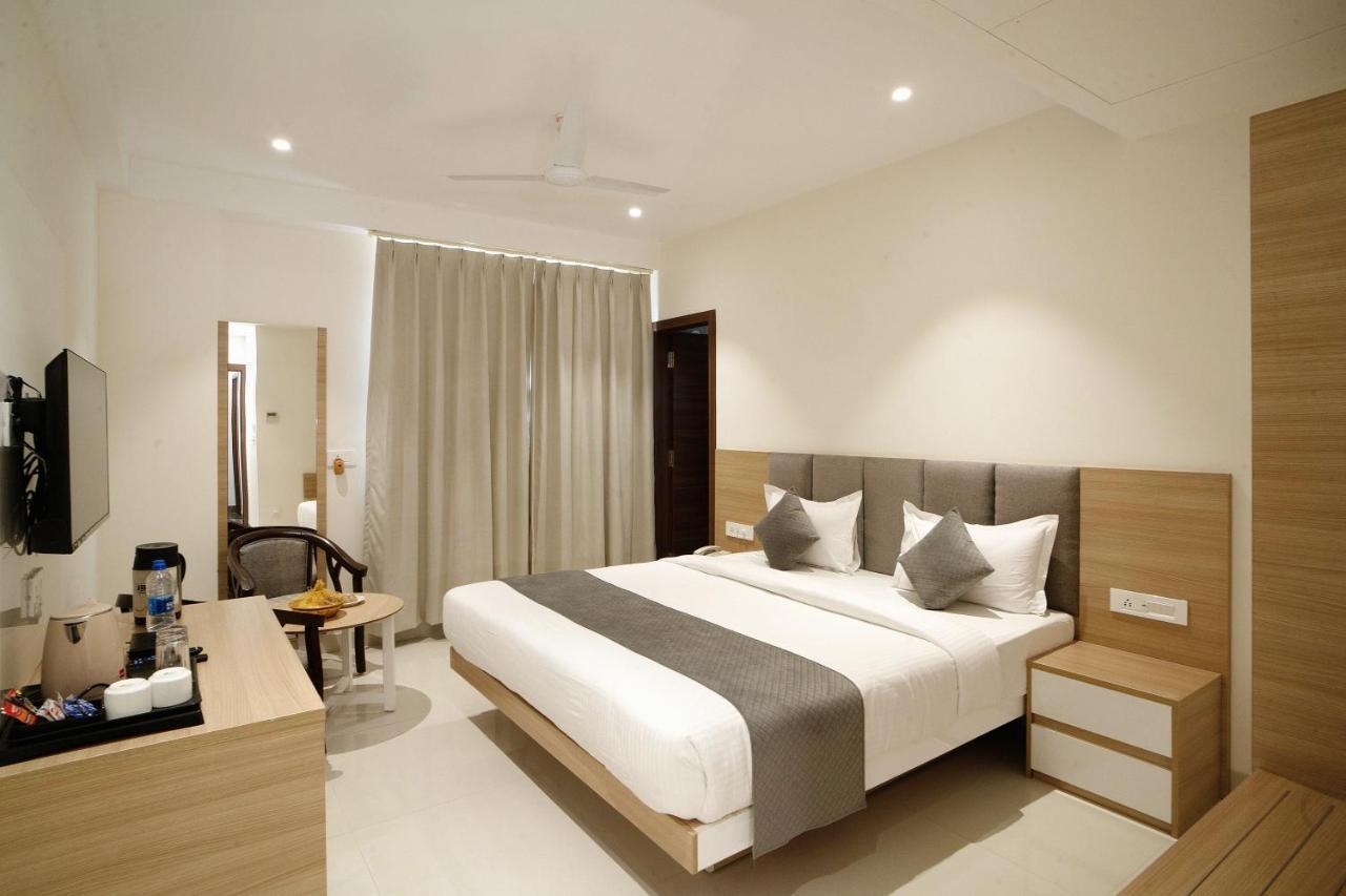 The Mangal View Residency - A Luxury Boutique Business Hotel Udaipur Bagian luar foto