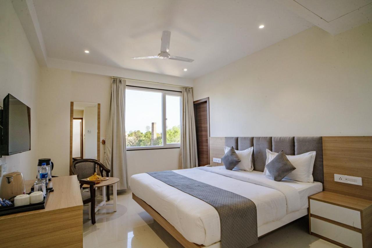 The Mangal View Residency - A Luxury Boutique Business Hotel Udaipur Bagian luar foto