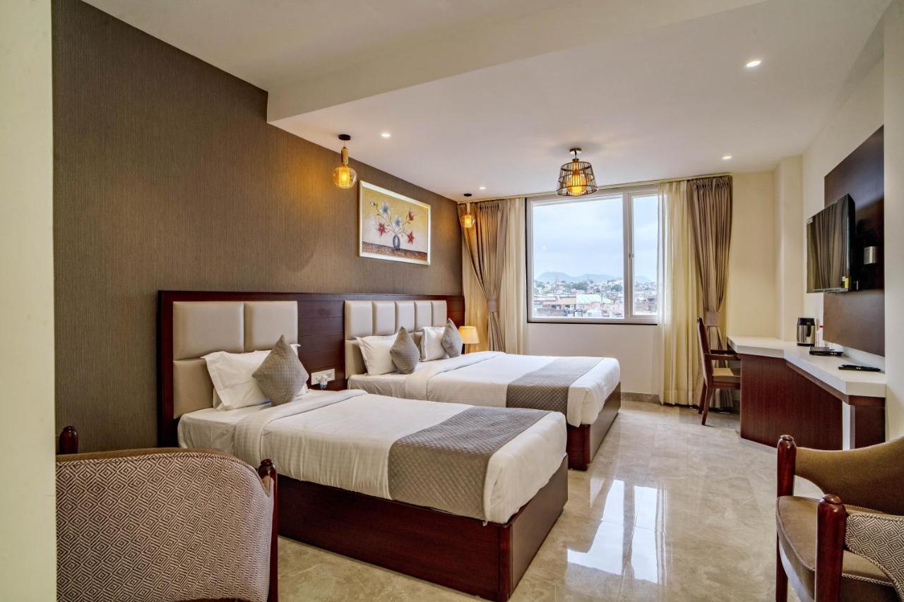 The Mangal View Residency - A Luxury Boutique Business Hotel Udaipur Bagian luar foto