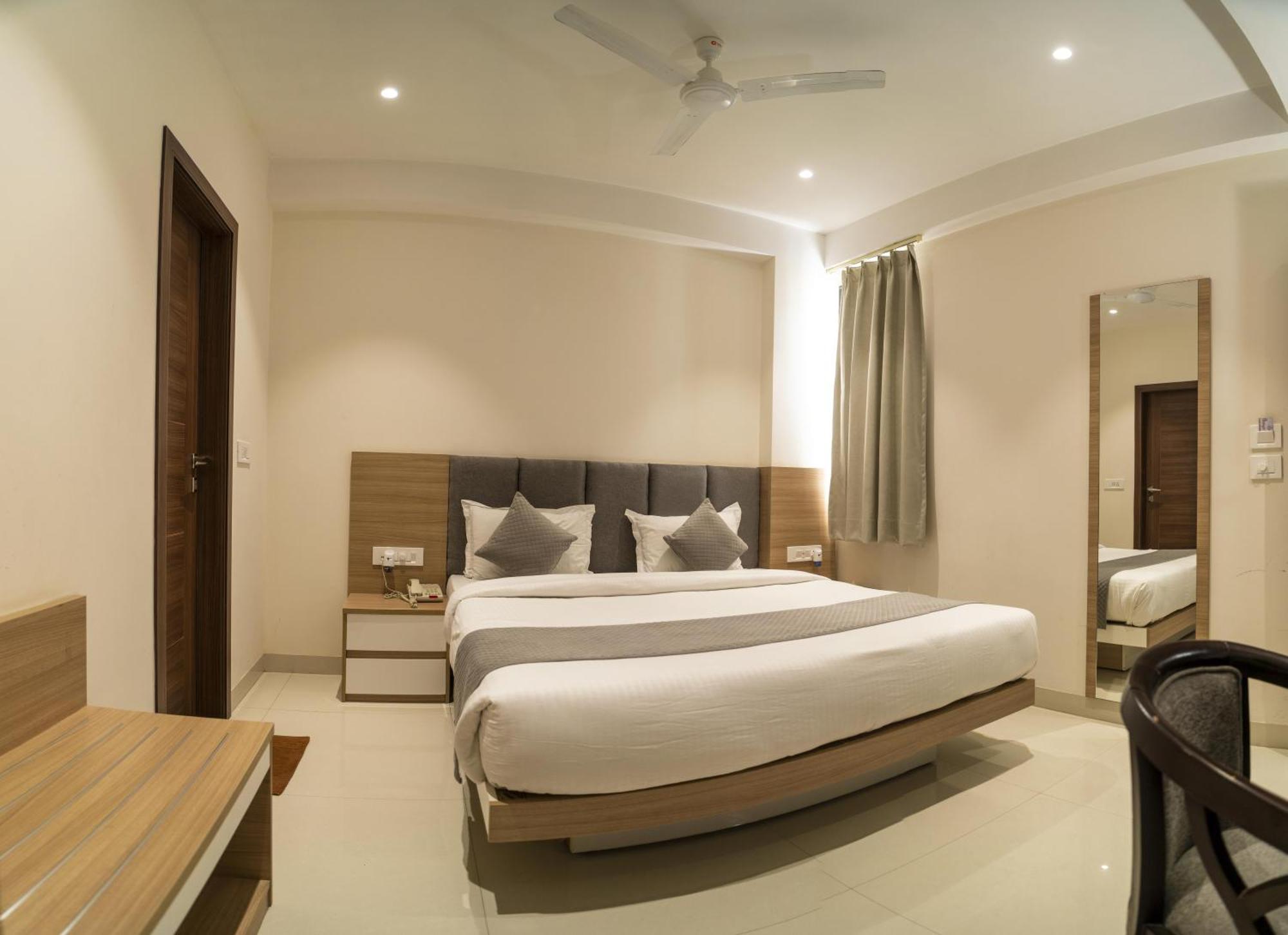 The Mangal View Residency - A Luxury Boutique Business Hotel Udaipur Bagian luar foto