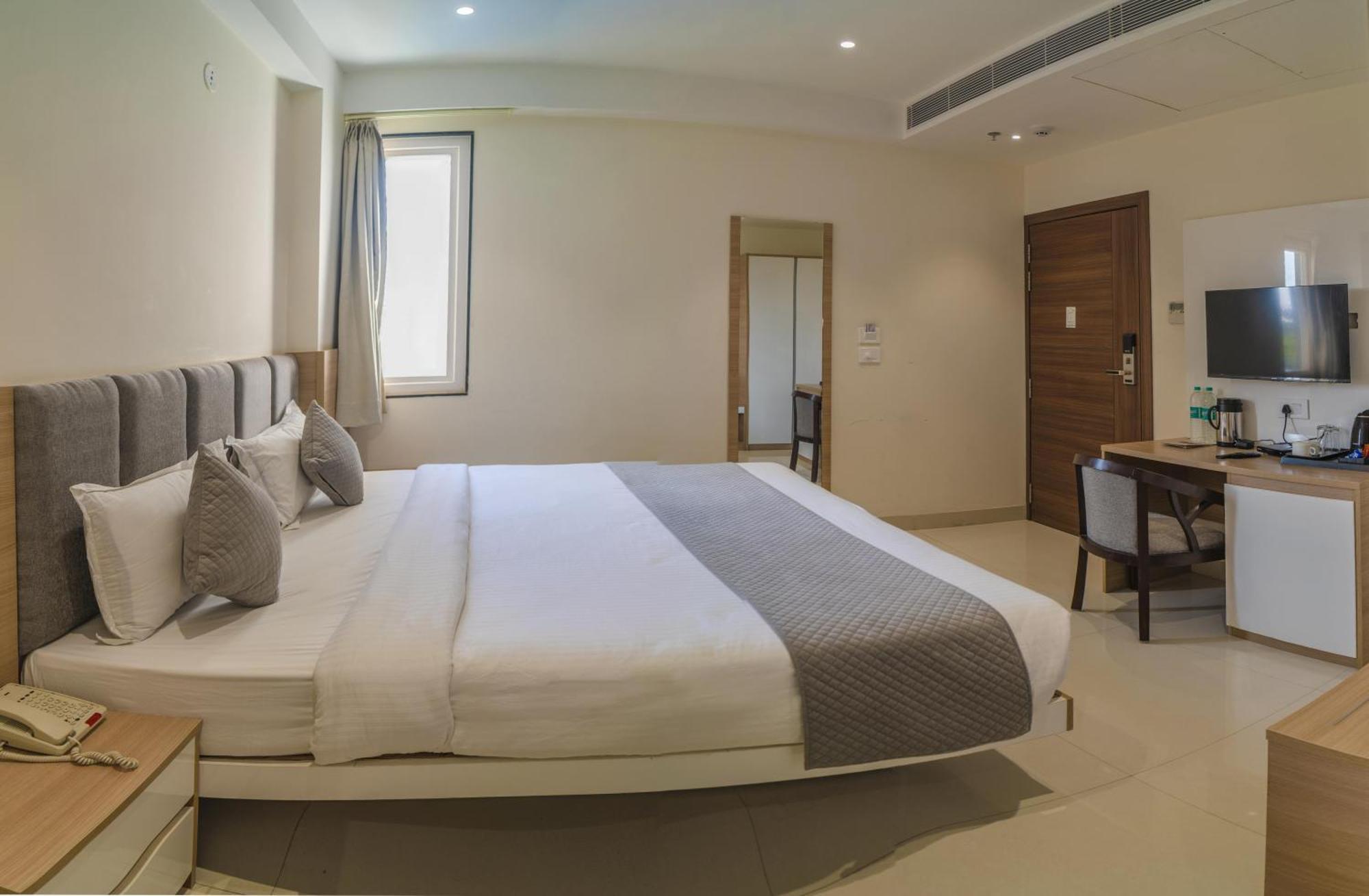 The Mangal View Residency - A Luxury Boutique Business Hotel Udaipur Bagian luar foto