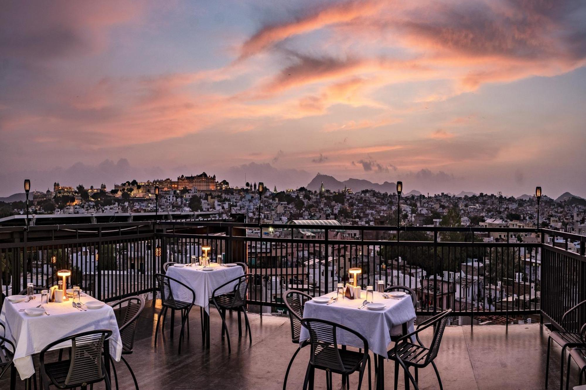 The Mangal View Residency - A Luxury Boutique Business Hotel Udaipur Bagian luar foto